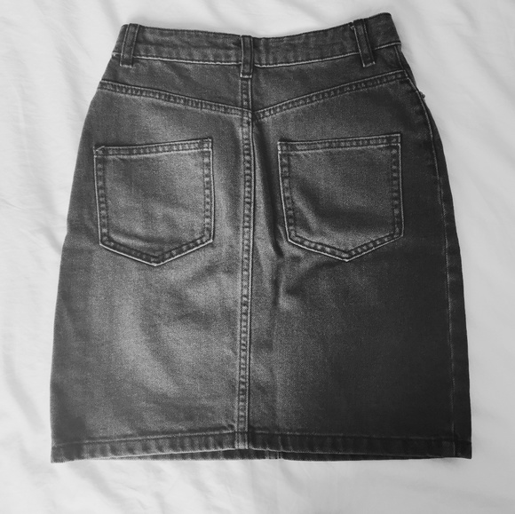 ASOS Mini Denim Skirt - Washed Black. US 0 UK 4 - Picture 3 of 3